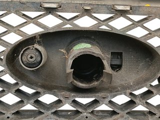 REJILLA DELANTERA FORD FOCUS BERLINA (CAP) 4M518C