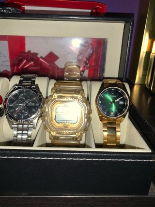 Reloj Casio Dorado y Verde usado 1 vez
