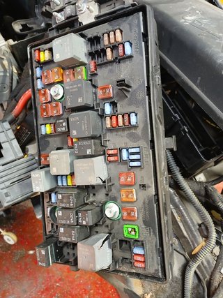 CAJA RELES / FUSIBLES Opel Insignia Berlina (2008->)