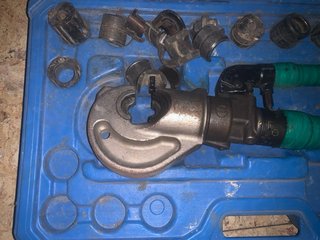 Prensa hidraulica  marca cembre HT 131C