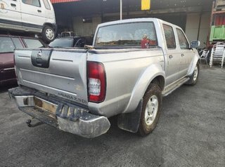 Consola central nissan 68260vj200 pickup 382512