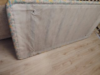 Se venden 2 bases de metal y madera tapizados