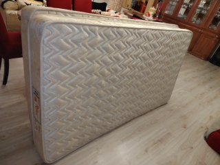 Dos somieres de 105cm con dos colchones