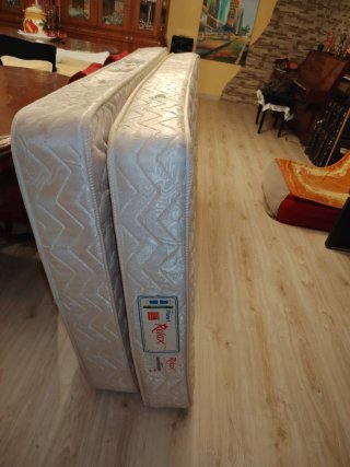 Dos somieres de 105cm con dos colchones