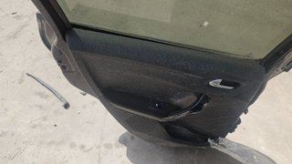 GUARNECIDO PUERTA TRASERA IZQUIERDA PEUGEOT 208 1741785