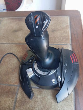 Joystick Thrustmaster Multifunción