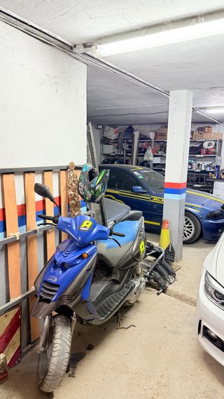 Beta Scooter Azul y Negro