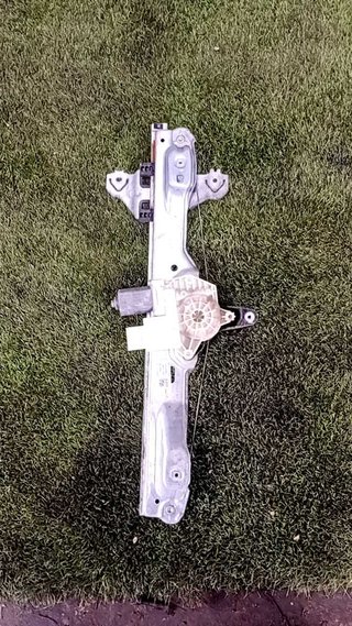 ELEVALUNAS TRASERO IZQUIERDO Nissan Qashqai (J11E)(2013->)