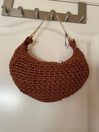 Bolso trenzado Zara marrón