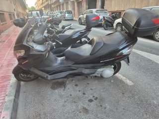 Suzuki Burgman 400 pierde aceite