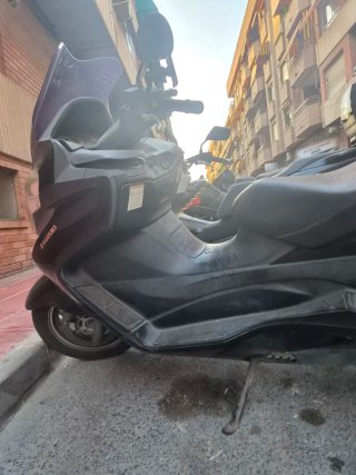 Suzuki Burgman 400 pierde aceite