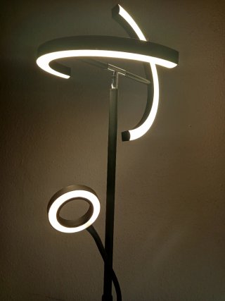 Lámpara de pie LED con doble luz