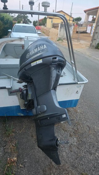 Planeadora Arcade 4.90 con motor Yamaha