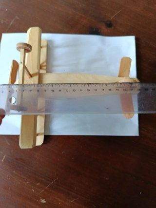Aereo di legno. Modellino interamente costruito a