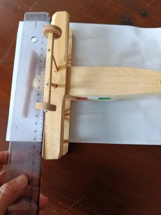 Aereo di legno. Modellino interamente costruito a