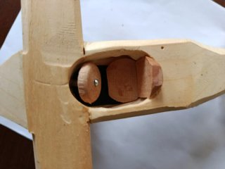 Aereo di legno. Modellino interamente costruito a