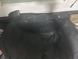 Pantalón y botas de moto