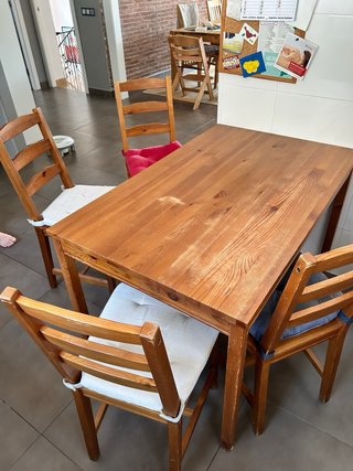 Conjunto mesa y 4 sillas madera