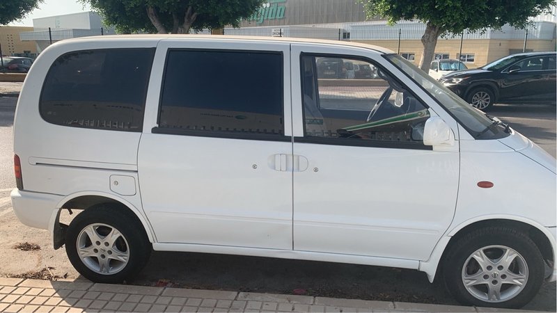 Nissan Vanette 1998 - foto 1
