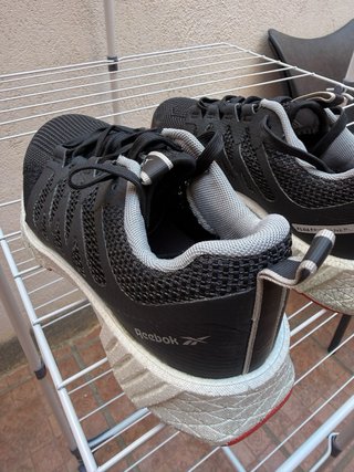 Zapatos de seguridad Reebok negros y grises