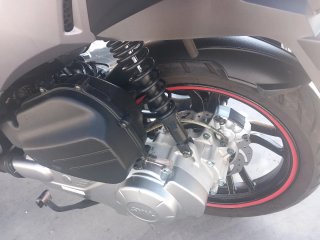 Scooter 125cc Negra y Roja