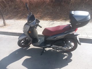 Scooter 125cc Negra y Roja