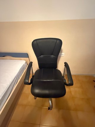 Silla de oficina negra