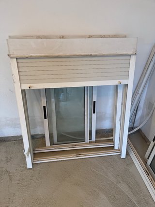Ventanas aluminio con cristal aislado y persiana