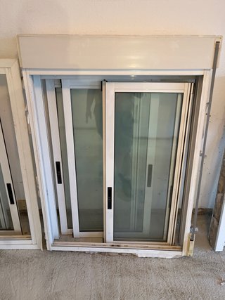 Ventanas aluminio con cristal aislado y persiana