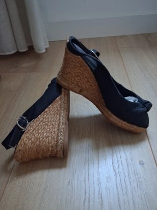 Sandalias cuña negras