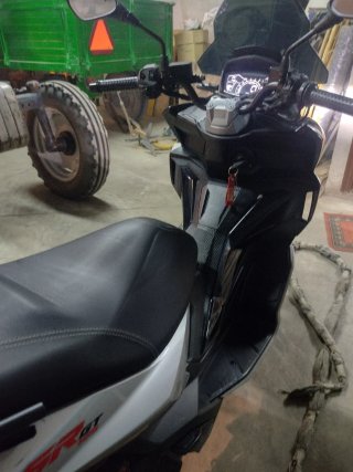 Moto Aprilia SR GT 125 Negra