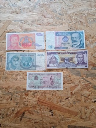 Lote 12 de 20 Billetes del Mundo