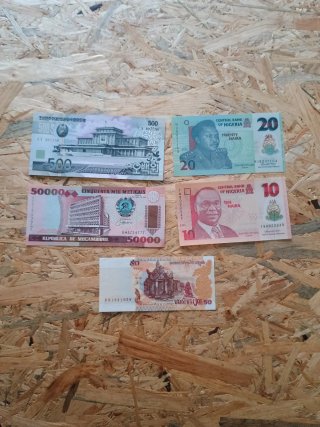 Lote 12 de 20 Billetes del Mundo