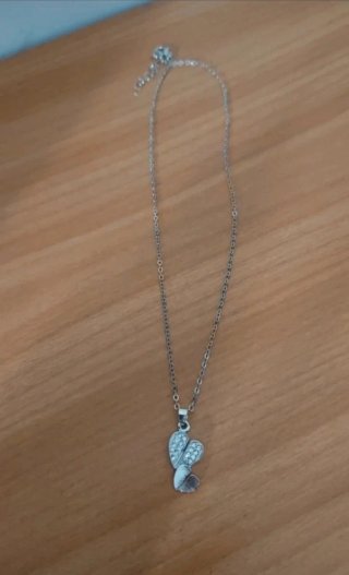 Collar de mujer con corazón plateado