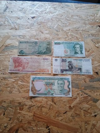 Lote 16 de 20 Billetes Mundo