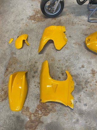 Minimoto recién pintada chasis plata