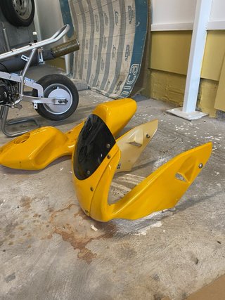Minimoto recién pintada chasis plata