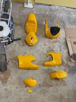 Minimoto recién pintada chasis plata