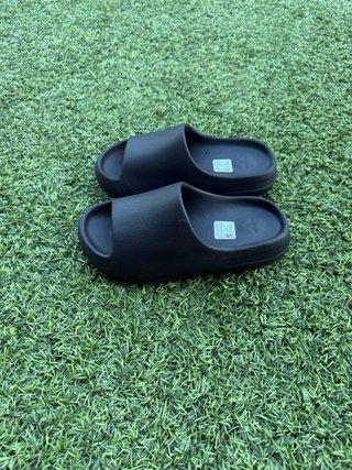 Chanclas adidas yeezy ys-01 slide nere