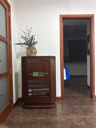 Radio antigua de pie