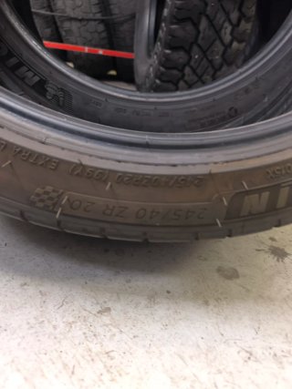 Neumáticos Michelin 245/40/20