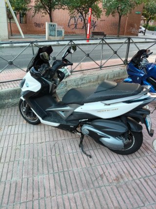 Moto Kymco 400