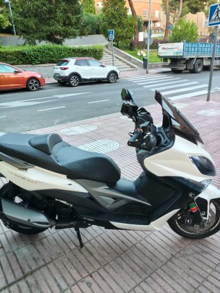 Moto Kymco 400