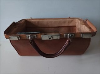 Antiguo maletín de barbería