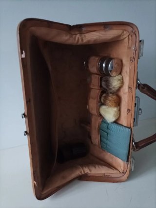 Antiguo maletín de barbería
