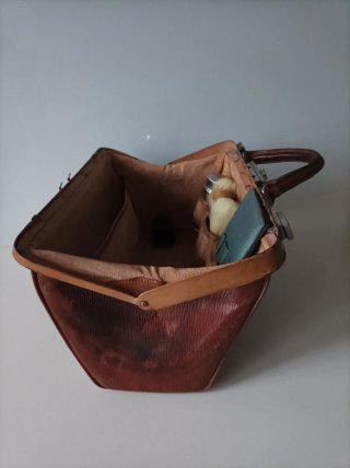Antiguo maletín de barbería