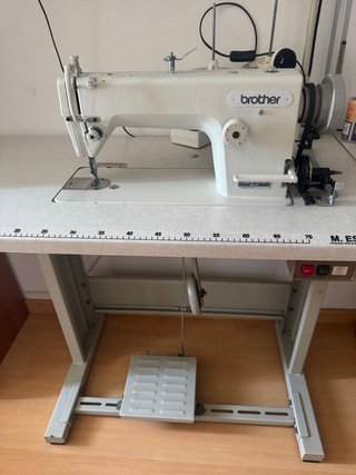 Máquina de coser industrial Brother