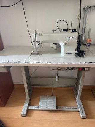 Máquina de coser industrial Brother