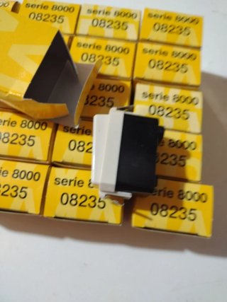 Lotto di 21 Pulsanti Vimar Serie 8000 Art. 08235