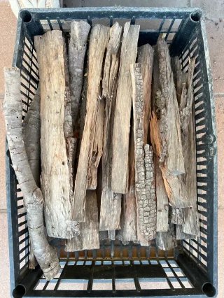 Barbacoa de metal resistente | Cesta de leña